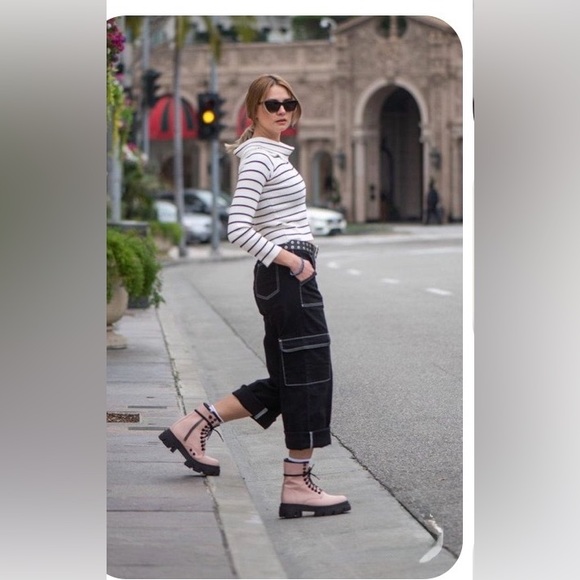 Stuart Weitzman Pink/Mauve Velvet and Leather Combat boot size 8 - Picture 3 of 16